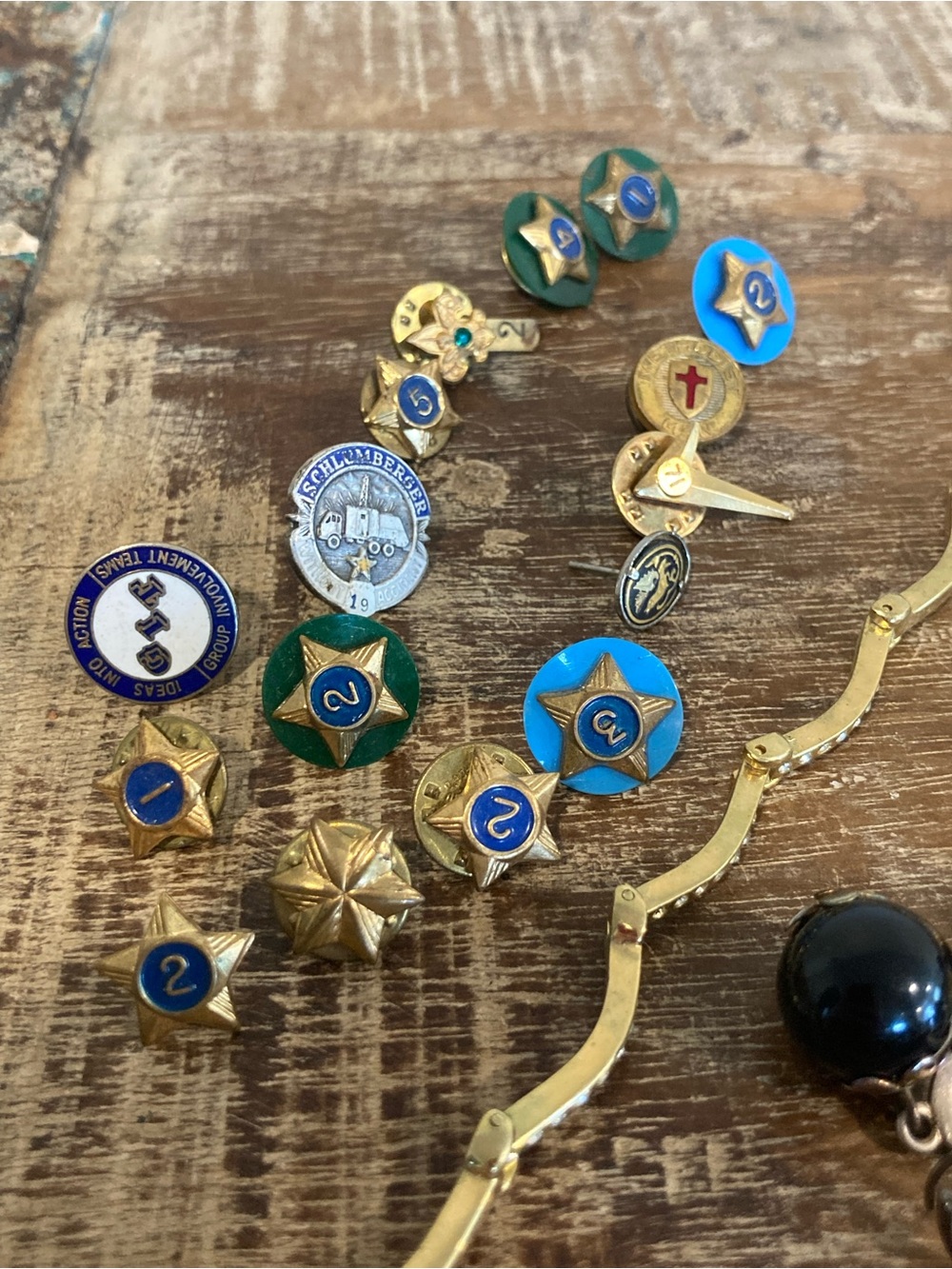 Broken Junk Jewelry & Pins Lot for Crafting Projects - Picture 16 of 16